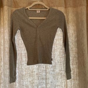 Aritzia TNA gray 3-button Henley with sweetheart neckline XS